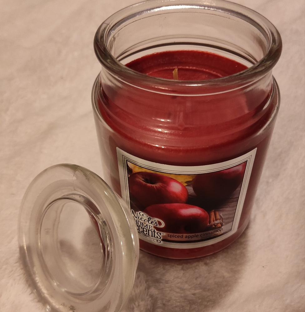 NWT!! NICOLE'S HOME ACCENT Candle 18oz